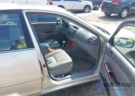 2006 Toyota Camry Xle z USA, uszkodzony, nr VIN 4T1BE30K46U670600